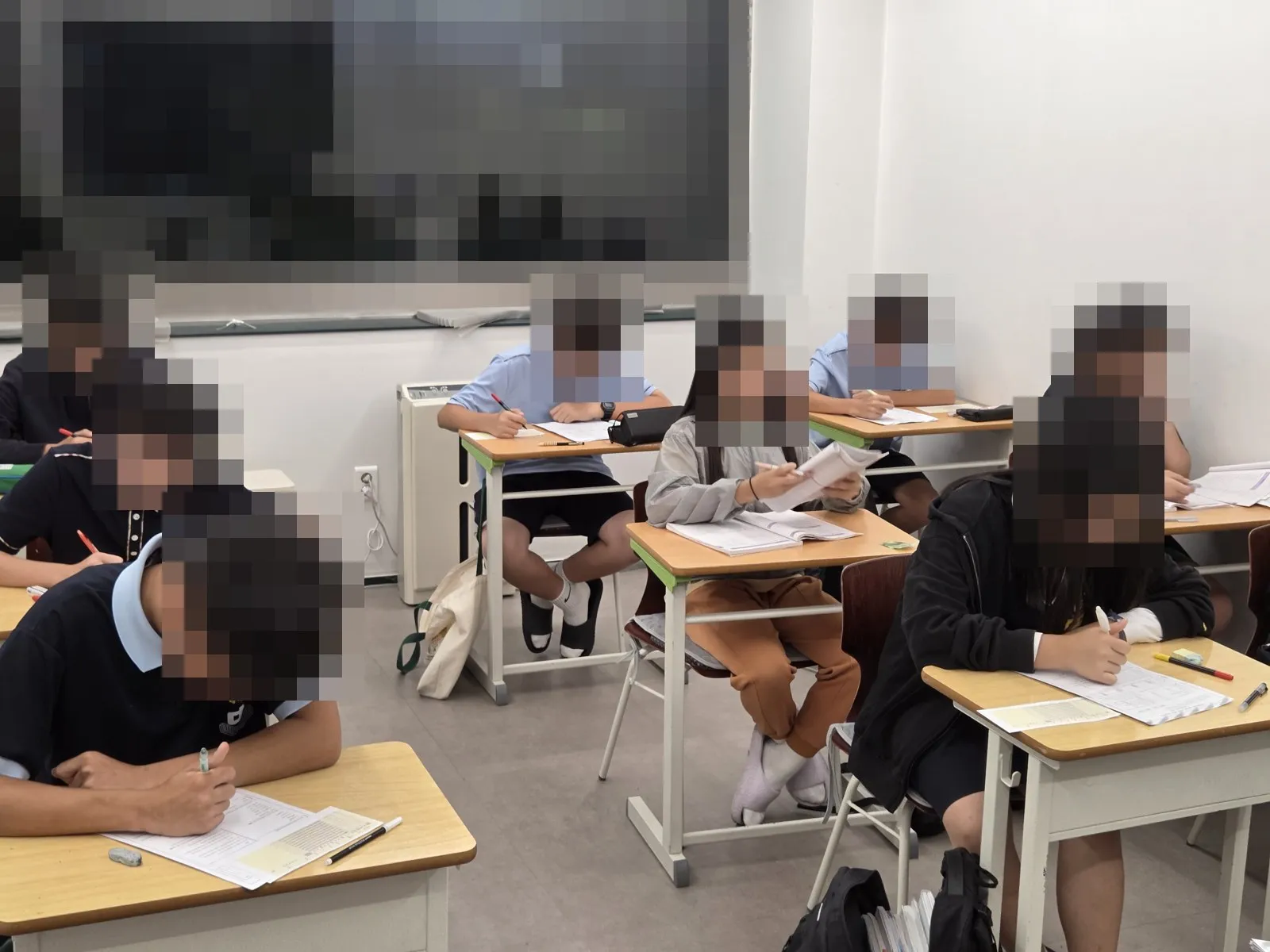 다니엘영어학원 수업 모습(학생 얼굴은 가림)